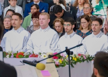 Quatre nouveaux diacres du séminaire Redemptoris Mater