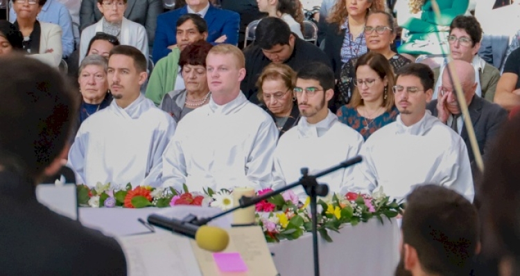 Quattro nuovi diaconi dal seminario Redemptoris Mater