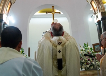 القداس الإلهي في كنيسة التطويبات‎