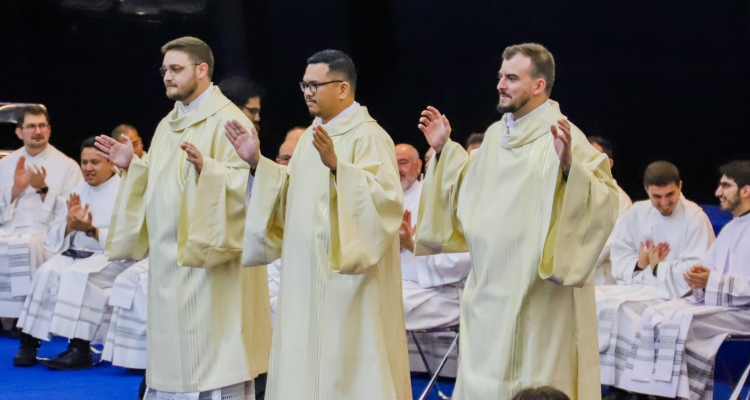 « Suivre l'exemple de Marie dans le service et la foi » : Trois nouveaux diacres à Domus Galilaeae