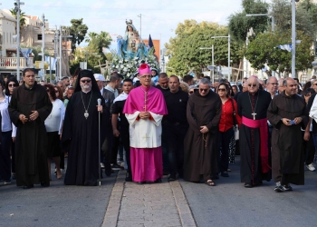 La procession mariale à Stella Maris réunit les fidèles dans la prière pour la paix et l'Eglise