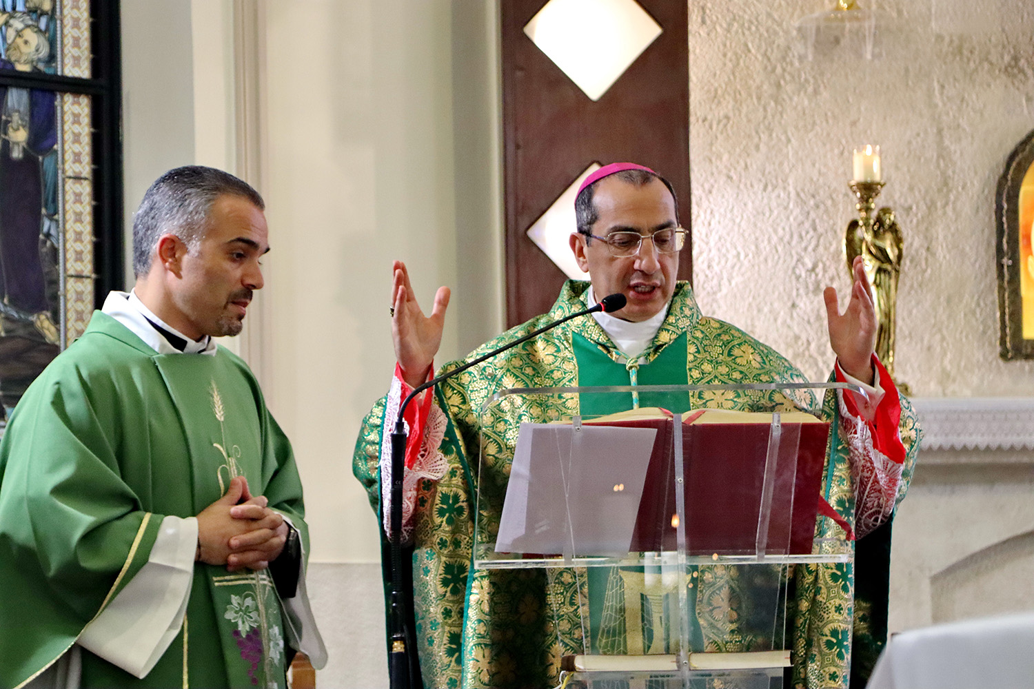 Mons. Iyad Twal benedice la chiesa dell'Immacolato Cuore di Maria a Fuheis, recentemente ristrutturata