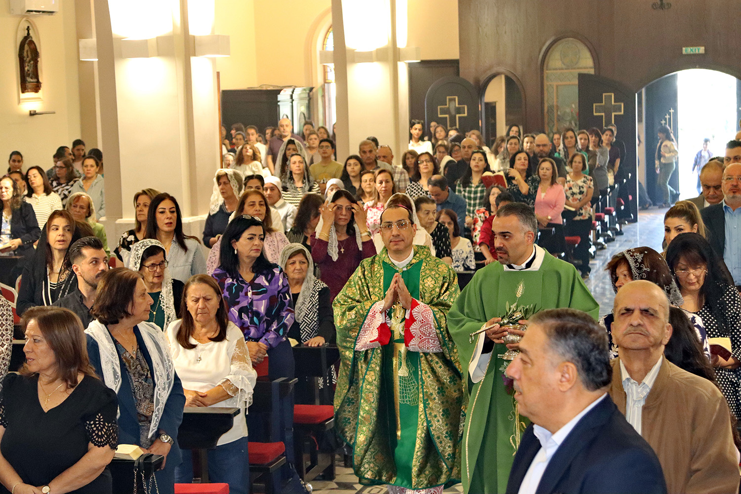 Mons. Iyad Twal benedice la chiesa dell'Immacolato Cuore di Maria a Fuheis, recentemente ristrutturata