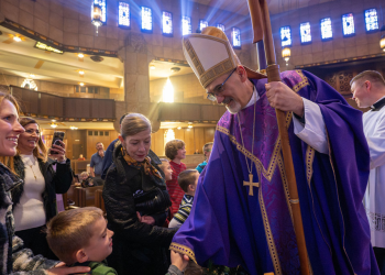 Portare la Terra Santa a Detroit: la visita pastorale del cardinale Pizzaballa