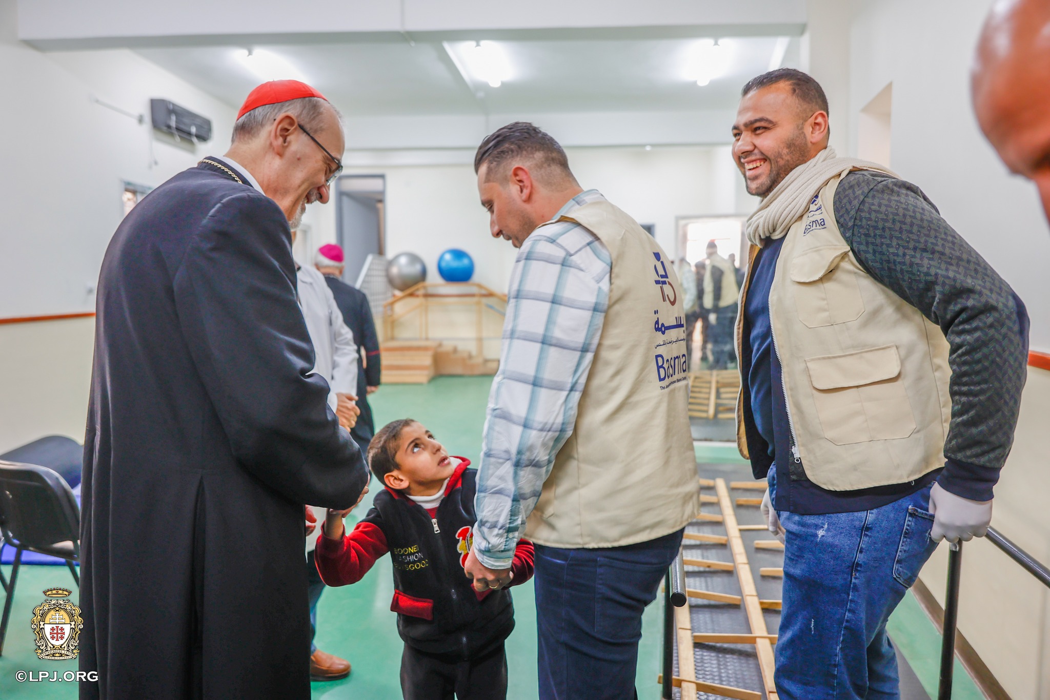 الكاردينال بيتسابالا يحتفل بعيد الميلاد في غزة: معًا، سنعيد بناء كل شيء