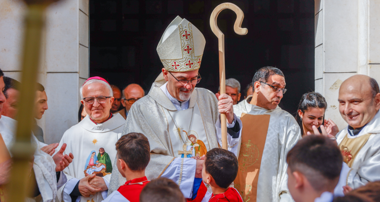 الكاردينال بيتسابالا يحتفل بعيد الميلاد في غزة: معًا، سنعيد بناء كل شيء