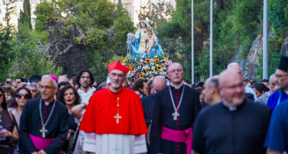 En pèlerinage : la procession de Notre-Dame du Mont-Carmel à Haïfa